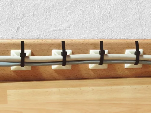 ÖNTAPADÓ KÁBELFIXÁLÓ TAPPANCS 28*28mm FEHÉR