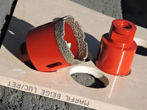 GYÉMÁNTSZEMCSÉS FÚRÓ D68 M14 SAROKCSISZOLÓHOZ